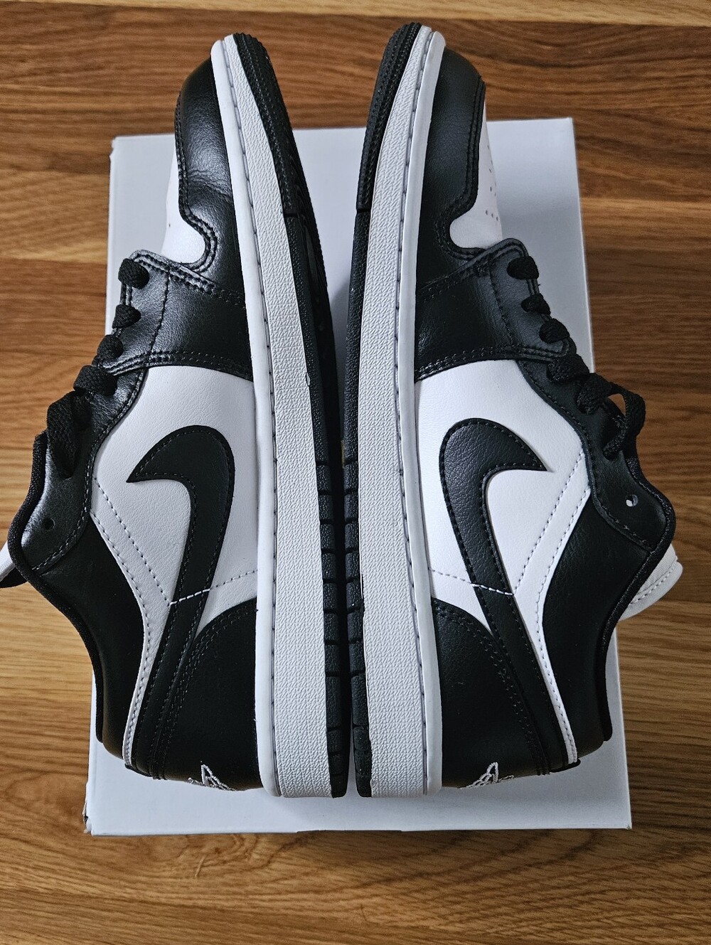 Nike Air Jordan 1 Low 'Panda' Sneakers Size 8.5 Women - Picture 7 of 9